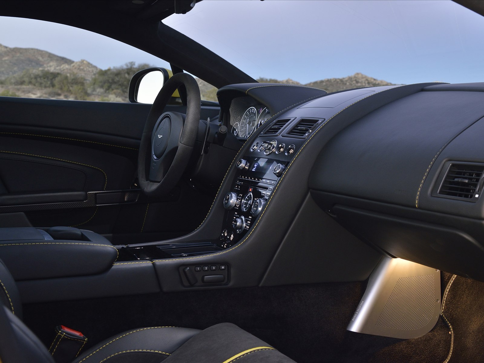 Aston Martin V12 Vantage S 2014